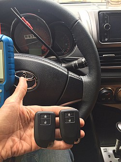 Làm chìa Toyota Smart key