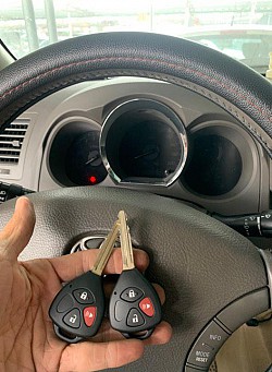 làm chìa khóa oto toyota hà nội
