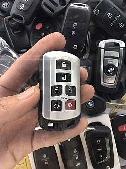 Làm chìa khóa xe Toyota sisena