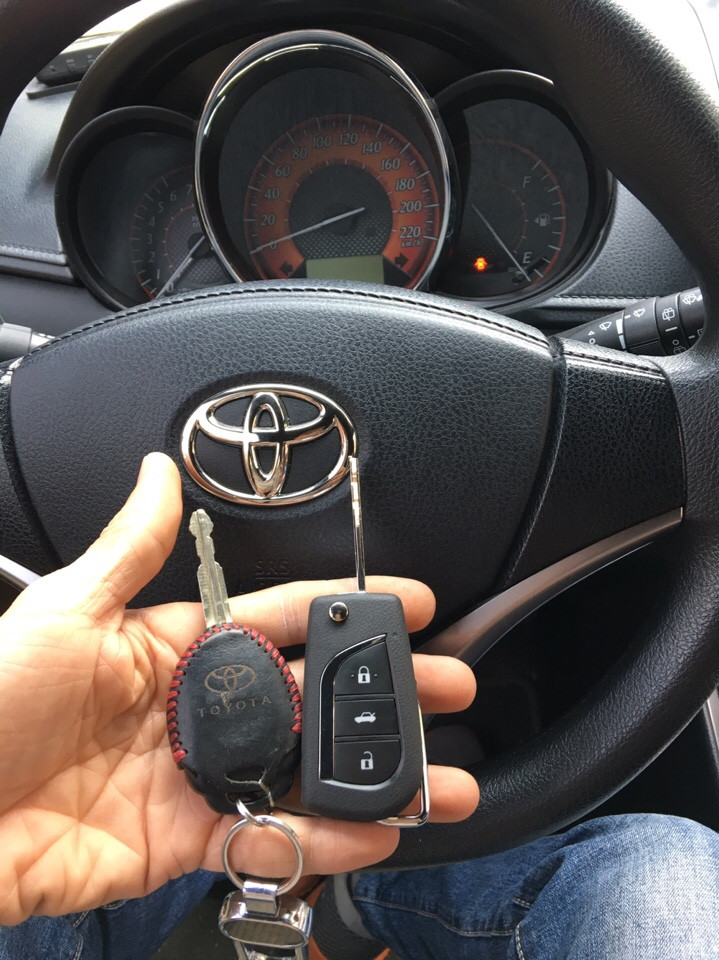 Sửa khóa xe oto Toyota